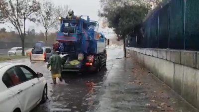 İstanbul genelinde, etkili olan sağanak ve rüzgar nedeniyle su taşkınları