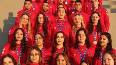 İzmir Büyükşehir Belediyesi Spor Kulübü sualtı ragbisi takımında yer alan