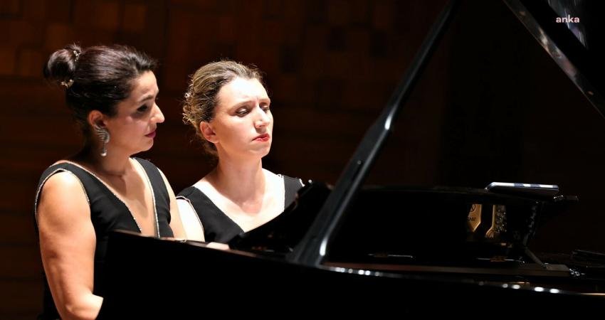 İzmir Büyükşehir Belediyesi Ahmed Adnan Saygun Sanat Merkezi’nde yapılan Duo