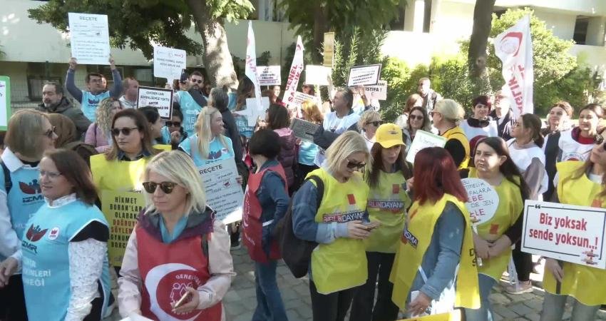 İzmir’de iş bırakan sağlık emekçileri Aile Hekimliği Sözleşme ve Ödeme Yönetmeliği’ndeki değişikliği protesto etti Aile Hekimliği Sözleşme ve Ödeme Yönetmeliğinde değişikliği protesto etmek için