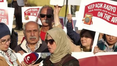 Açık Radyo dinleyicileri, RTÜK tarafından karasal yayın lisansı iptal edilen