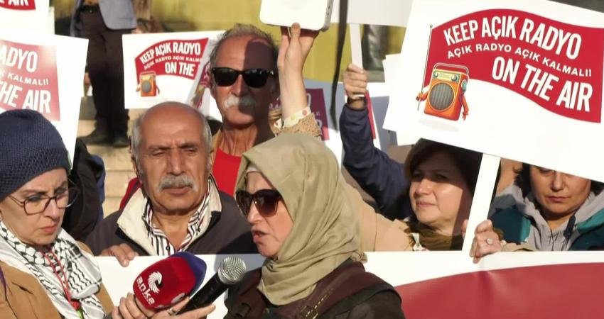 Açık Radyo dinleyicileri, RTÜK tarafından karasal yayın lisansı iptal edilen
