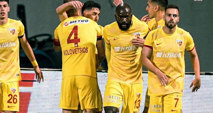 Süper Lig’in 12. haftasının açılış mücadelesinde Kayserispor Kasımpaşa’yı  2-1 mağlup