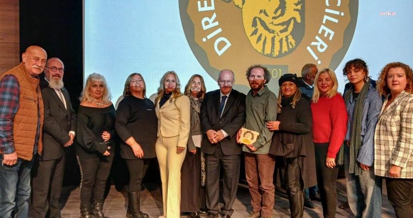 Kuşadası Belediye Tiyatrosu’nun sahnelediği “Kadın Sığınağı” adlı oyun, 24’üncü Direklerarası