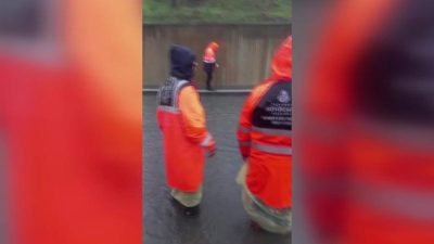 İstanbul Büyükşehir Belediyesi (İBB) ekipleri, fırtınalı ve yağışlı hava koşulları