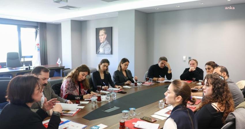 Maltepe Belediye Başkanı Esin Köymen, kültür sanat muhabirleriyle bir toplantı