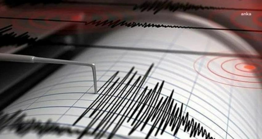 Manisa'nın Akhisar ilçesinde 3.5 büyüklüğünde deprem meydana geldi.