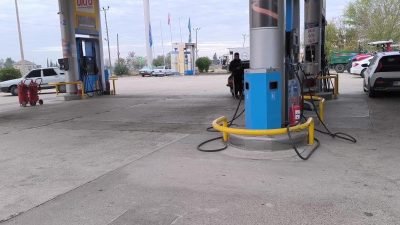 Motorinin litre fiyatına 1.25 TL zam yapılmasına vatandaşlar tepki gösterdi.