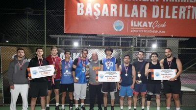 Menderes Belediyesi’nin düzenlediği 3x3 Basketbol Turnuvası sona erdi. Kazananlar ödüllerini,