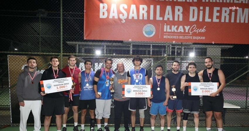 Menderes Belediyesi’nin düzenlediği 3x3 Basketbol Turnuvası sona erdi. Kazananlar ödüllerini,