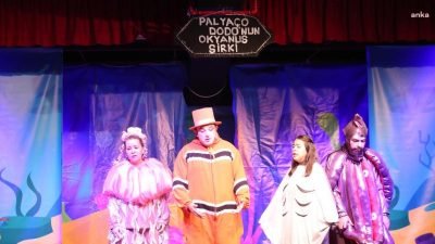 Merkezefendi Kent Tiyatrosu’nun Kasım ayı oyun takvimine göre tiyatro ekibi,