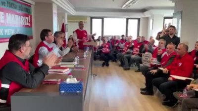 Devrimci İşçi Sendikaları Konfederasyonu'na (DİSK) bağlı Birleşik Metal-İş, 2 bin