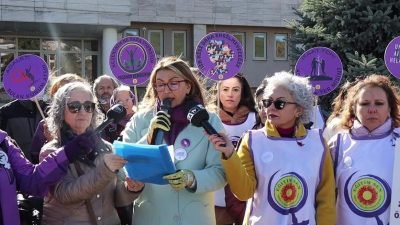 Muğla’da Senem Kıvrık cinayetini protesto etmek amacıyla yürüyüş gerçekleştiren ve