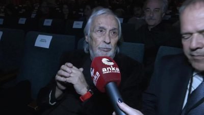 Tiyatro ve sinema sanatçısı Müjdat Gezen,  Metin Akpınar ile