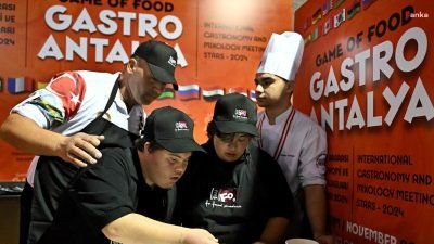 Muratpaşa Belediyesi’nden hizmet alan özel gereksinimli çocuklar, Cam Piramit’te düzenlenen