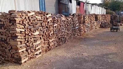 Osmaniye'nin Kadirli ilçesinde odun ve kömür satan esnaf bu yıl