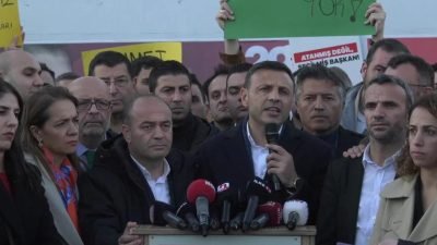 CHP İstanbul İl Başkanı Özgür Çelik, Esenyurt Cumhuriyet Meydanı’nda yapılan