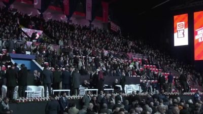 Saadet Partisi'nin 9. Olağan Kongresi, Ankara'da Atatürk Spor Salonu'nda başladı.