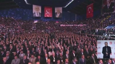  Saadet Partisi Genel Başkanı Temel Karamollaoğlu, partisinin 9. Olağan Kongresi'nde,
