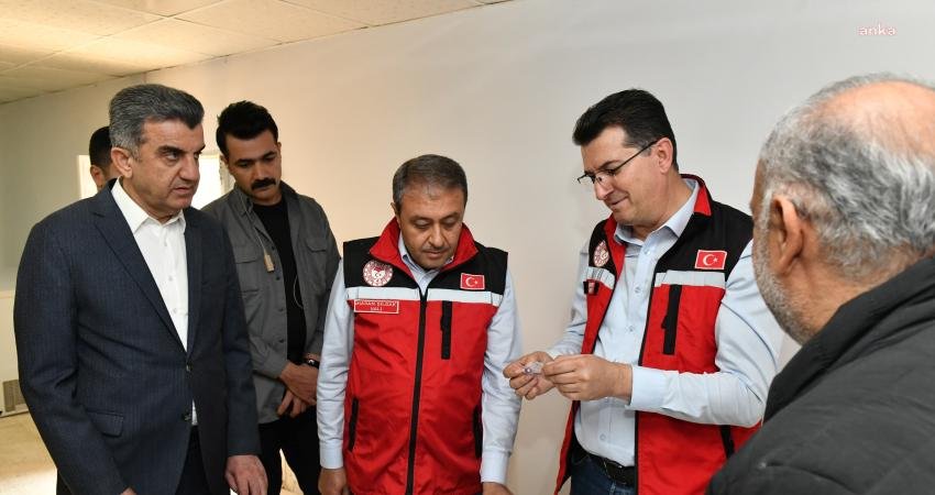 Şanlıurfalı genç girişimci, kurduğu tesiste akrepten elde ettiği zehirleri ihraç ediyor Şanlıurfalı genç girişimci Mehmet Örenler, ayda 10 bin akrepten sağımı