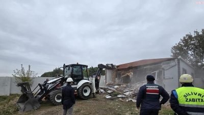 Silivri Belediyesi, ilçedeki kaçak yapılarla mücadele kapsamında Büyükkılıçlı Mahallesi’ndeki 5