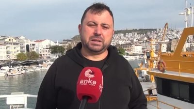 Sinop’ta fırtına dolayısıyla demir atan balıkçı gemisinin kaptanı Serdar Kara,