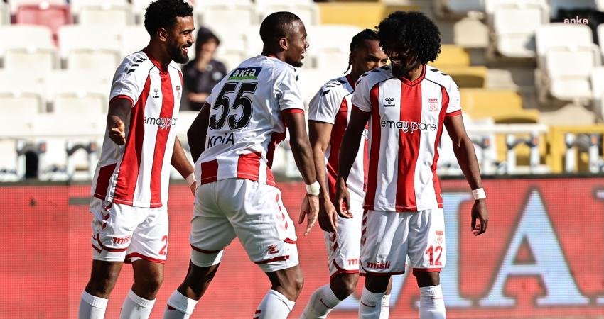 Süper Lig'in 11. haftasında Sivasspor sahasında, Çaykur Rizespor'u  2-1 mağlup