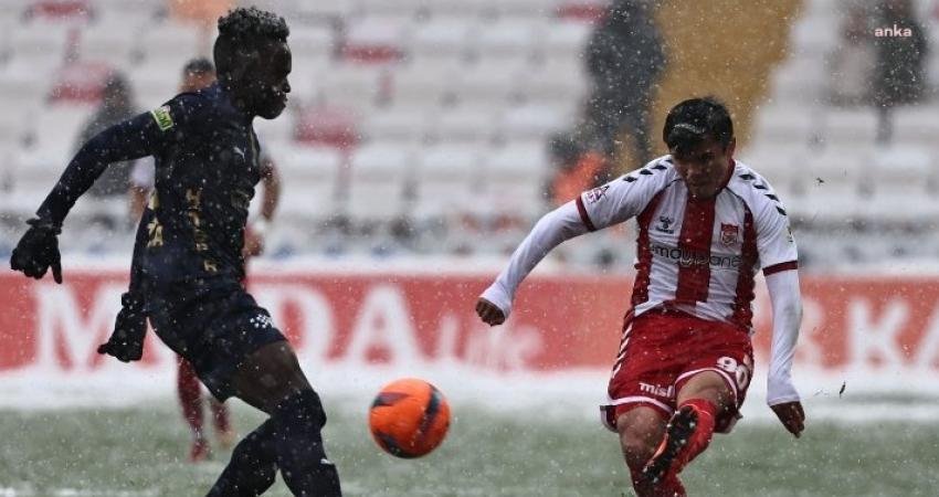 Sivasspor, Süper Lig’in 13. haftasında Kasımpaşa’yı ağırladı. Karşılaşma 0-0 beraberlikle