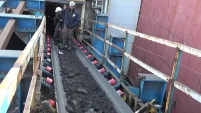 Manisa Soma'da çalışan madenciler, ithal kömürün yerli üretimi baltaladığı ve işsizlik