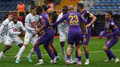 Trendyol Süper Lig'in 13'üncü hafta açılış maçında Eyüpspor ile Çaykur