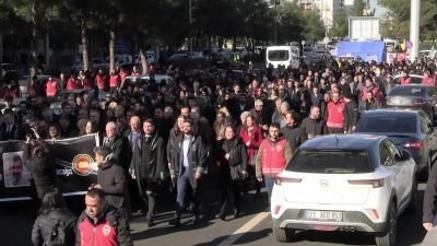 Diyarbakır’ın Sur ilçesindeki Dört Ayaklı Minare önünde 28 Kasım 2015’te