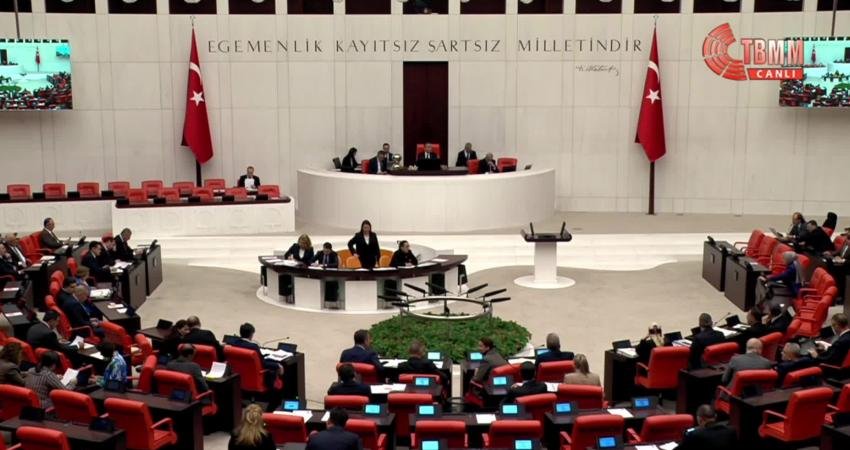 TBMM Genel Kurulu, Meclis Başkanvekili Bekir Bozdağ başkanlığında toplandı. CHP Grup
