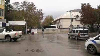 İçişleri Bakanlığı’nca kayyum atanan Tunceli Belediyesi binası girişi beton bariyerlerle