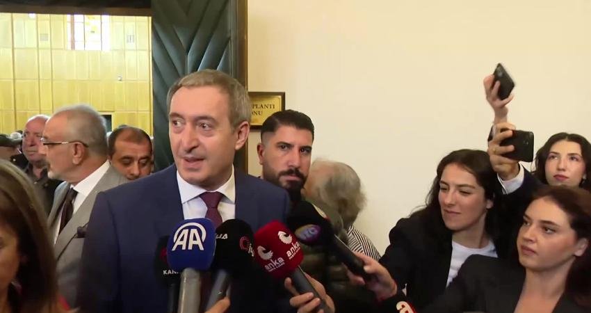DEM Parti Eş Genel Başkanı Tuncer Bakırhan, partisinin grup toplantısında