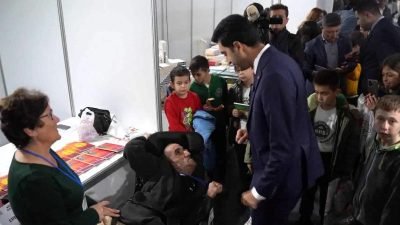 Tuzla Belediyesi tarafından düzenlenen Kitap Günleri, Sahil Tören Alanı’nda kitapseverlere