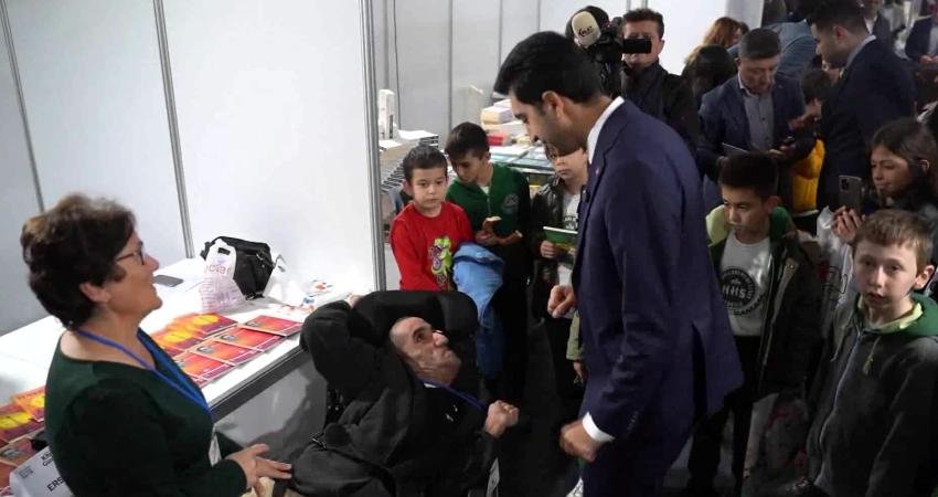 Tuzla Belediyesi tarafından düzenlenen Kitap Günleri, Sahil Tören Alanı’nda kitapseverlere