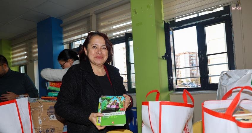 Uşak Üniversitesi İletişim Fakültesi Yeni Medya ve İletişim Bölümü öğrencileri,