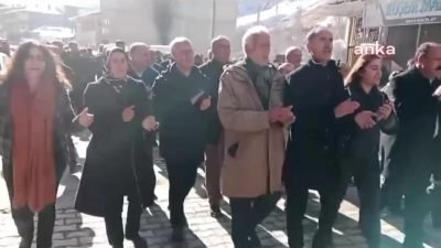 Van'ın Bahçesaray ilçesi Belediye Başkanı Ayvaz Hazır’ın görevden alınıp yerine kayyum