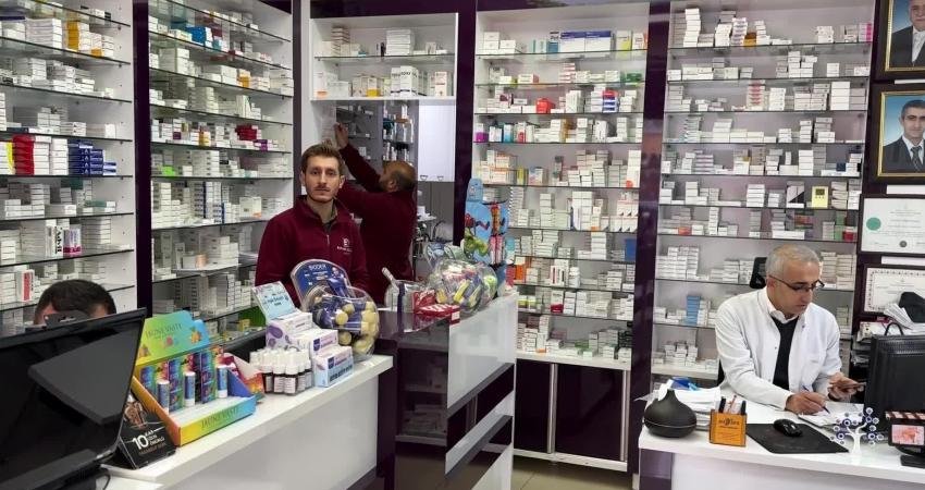 Van-Bitlis-Hakkâri Eczacılar Odası Başkanı Baransel: ”2025 yılından itibaren eczaneler batabilir” İlaç fiyatları ve ilaca ulaşma konusunda sıkıntı yaşandığını söyleyen önceki dönem
