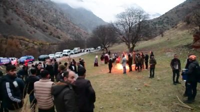 Van’da dağdan kopan kaya parçalarının koyun otlatan çobanların üzerine isabet