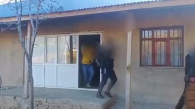 Van'da "göçmen kaçakçılığı ve insan ticareti" yapanlara yönelik yürütülen operasyonlar