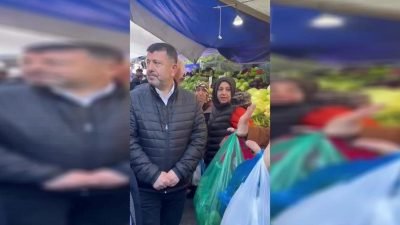 CHP Malatya Milletvekili Veli Ağbaba, İstanbul'da bir pazarı ziyaret ederek,
