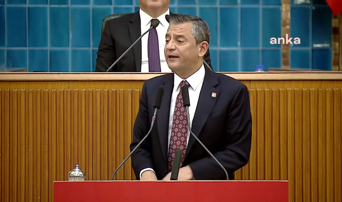 CHP Genel Başkanı Özgür Özel, İzmir'de elektrikli sobadan çıkan yangında