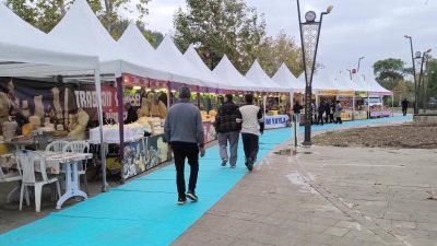 Osmaniye'nin Kadirli ilçesinde Türkiye'nin çeşitli illerinden gelen esnaf tarafından kurulan