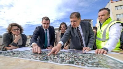 İzmir Büyükşehir Belediyesi yaklaşık 100 milyon liralık yatırımla Karabağlar’daki trafik