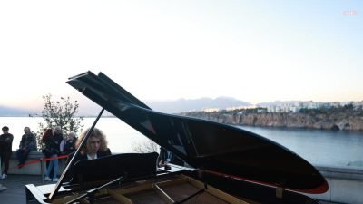 Antalya, 24. Uluslararası Antalya Piyano Festivali kapsamında düzenlenen gün batımı