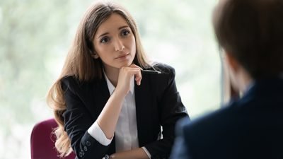 Dilimizde “hâlden anlamak” diye çok güzel bir ifade var. Genellikle