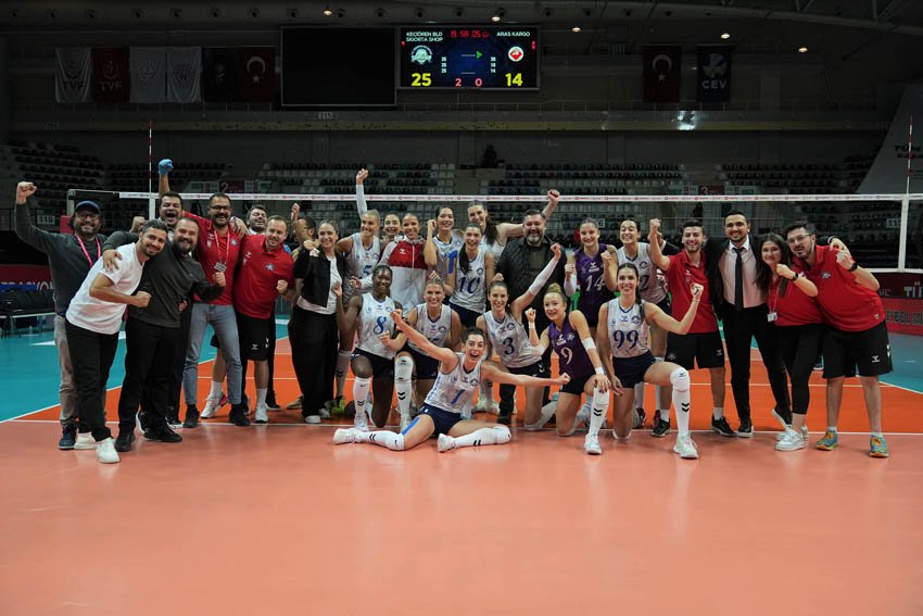 kadin-voleybol-takimindan-3-0lik-galibiyet