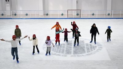 Altındağ Belediyesi’ne bağlı olarak hizmet veren Güneşevler Buz Pateni Pisti,