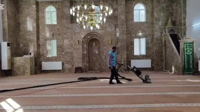 Adıyaman Belediyesi Temizlik İşleri Müdürlüğü ekipleri, kent genelindeki cami, cemevi